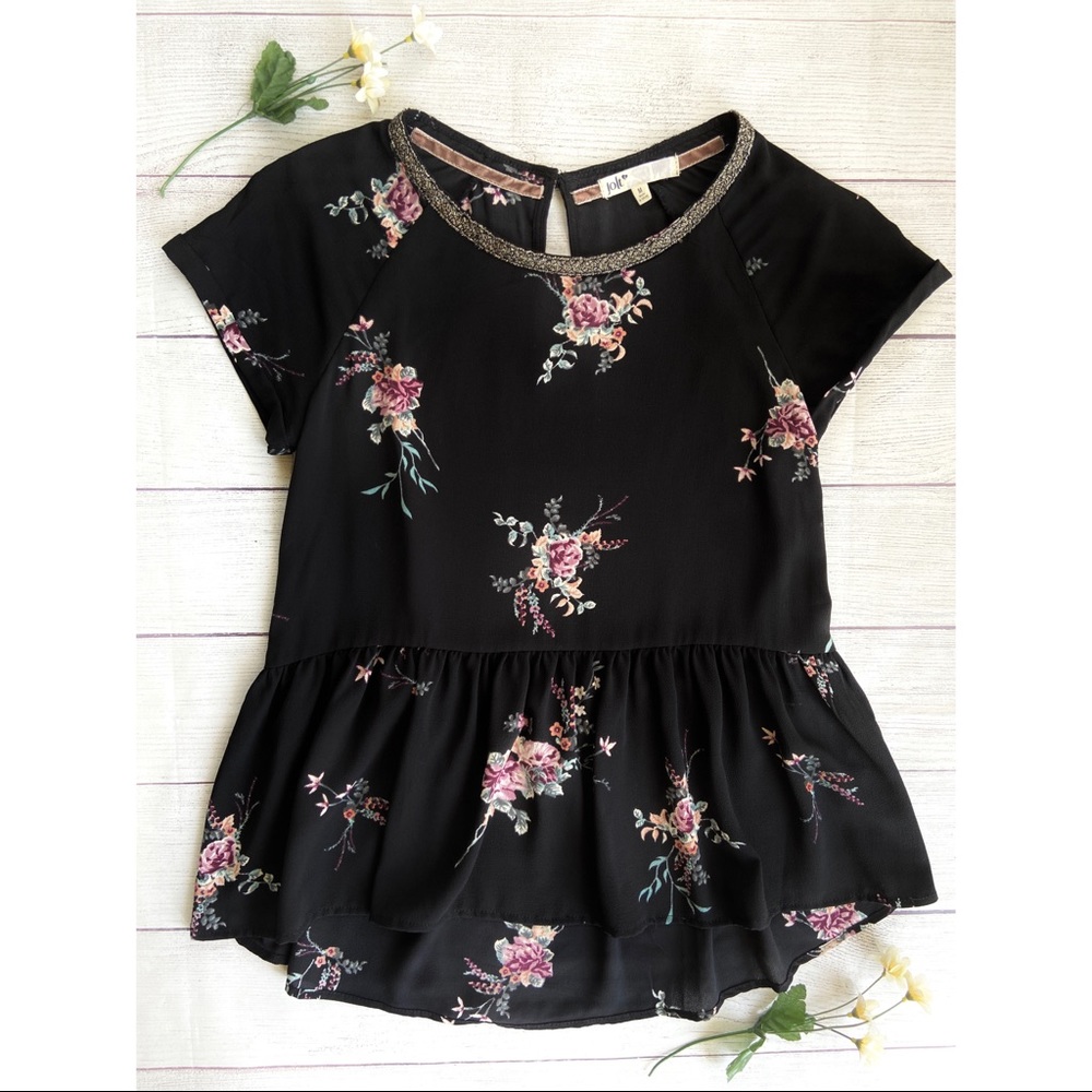 Jolt Floral Fit & Flare Short Sleeve Blouse